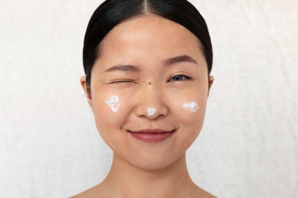 9 Sunscreen Tanpa Alkohol untuk Semua Jenis Kulit, Wajib Coba!