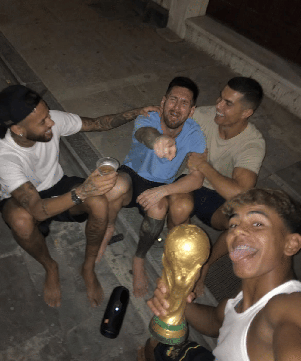 Meme Lamine Yamal dan Messi