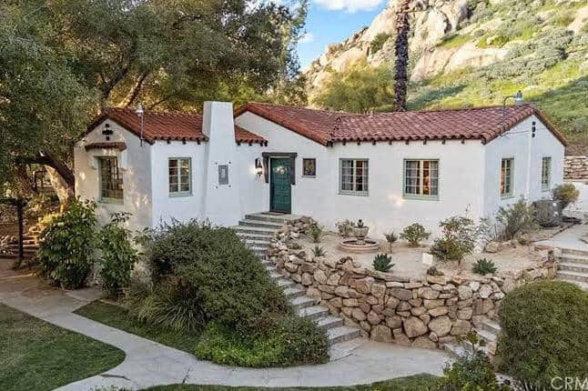 Ciri Khas Model Rumah Spanyol dan Keunikannya