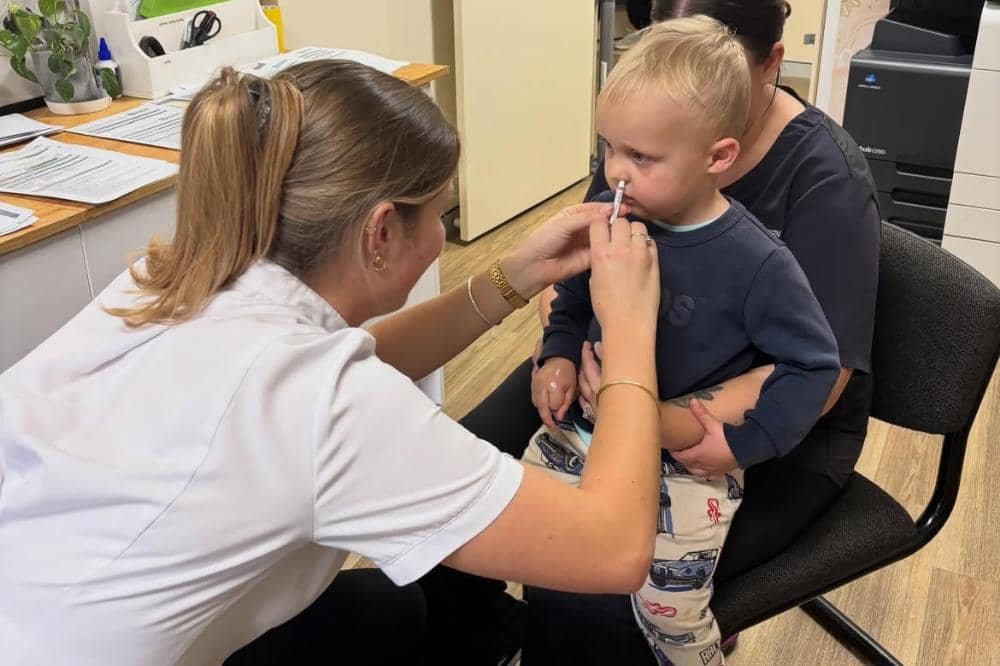 Anak Takut Jarum Suntik? Kenali Vaksin Flu Nasal Spray Inovasi Medis