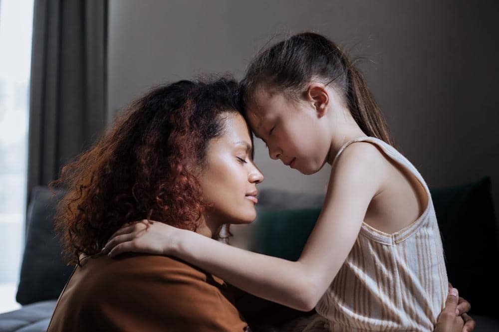 Anak Tidak Diajak Bermain? Coba Berikan 7 Afirmasi Positif Ini Ma