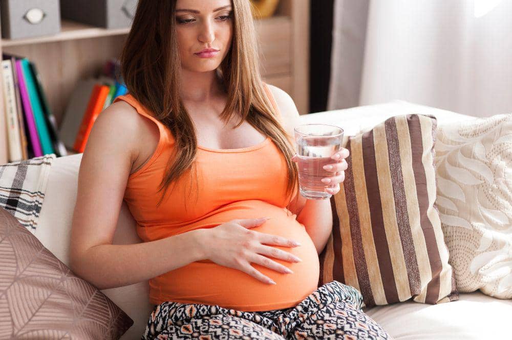 7 Alasan Kenapa Ibu Hamil Wajib Minum Air Putih