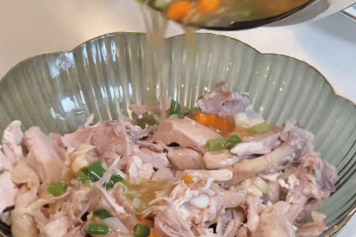 Cara membuat ayam rebus saus pedas yang gurih