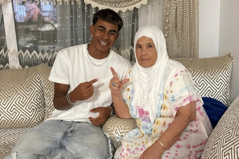 Lamine Yamal dengan sang nenek