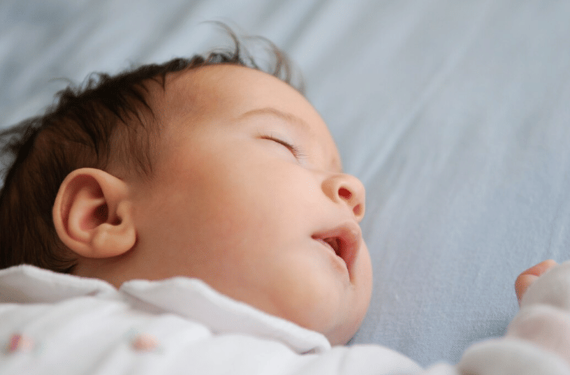 Apakah minum susu bikin kulit bayi putih?
