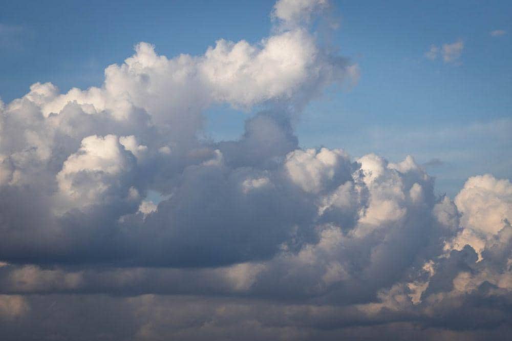 10 Jenis Awan di Langit, Ada Cirrus hingga Lentikular