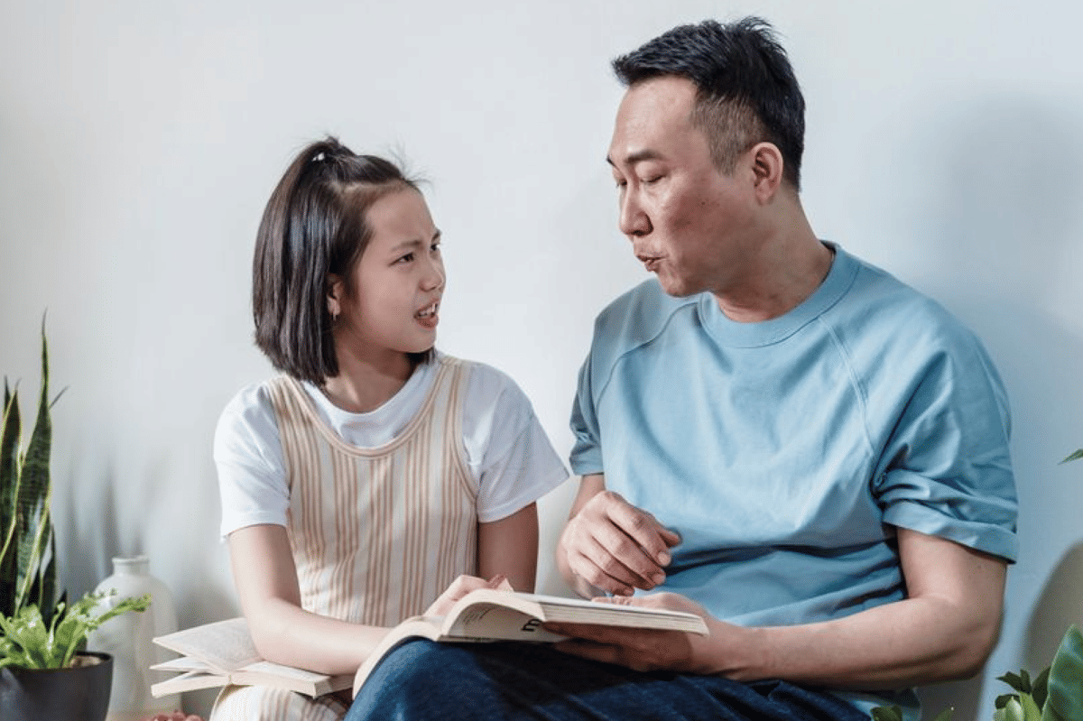 Hindari untuk mengoreksi anak ketika sedang bercerita