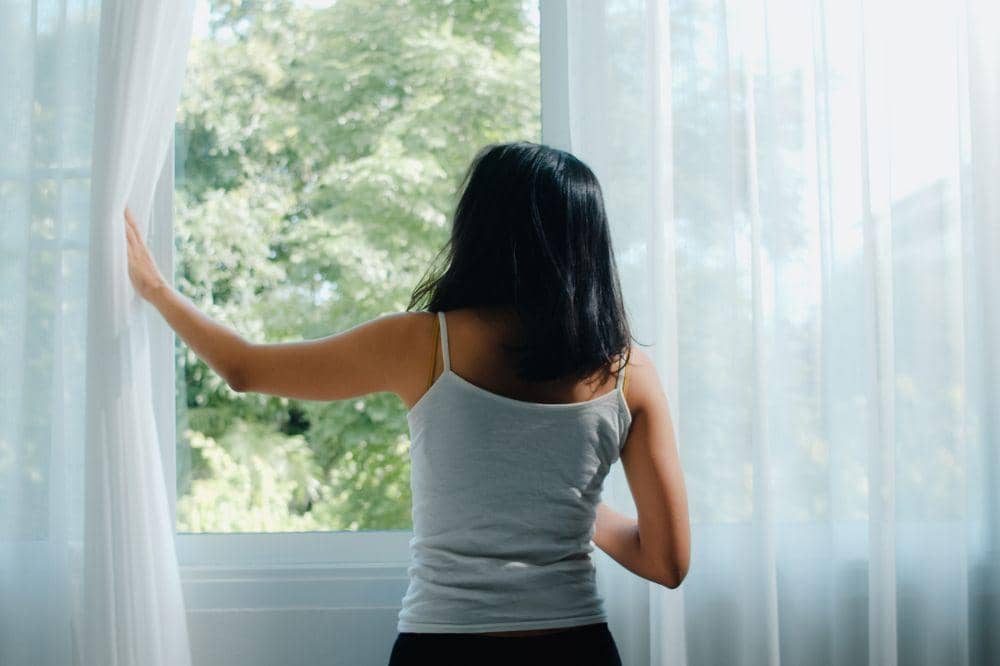 7 Cara Membuat Kamar Terlihat Lebih Terang