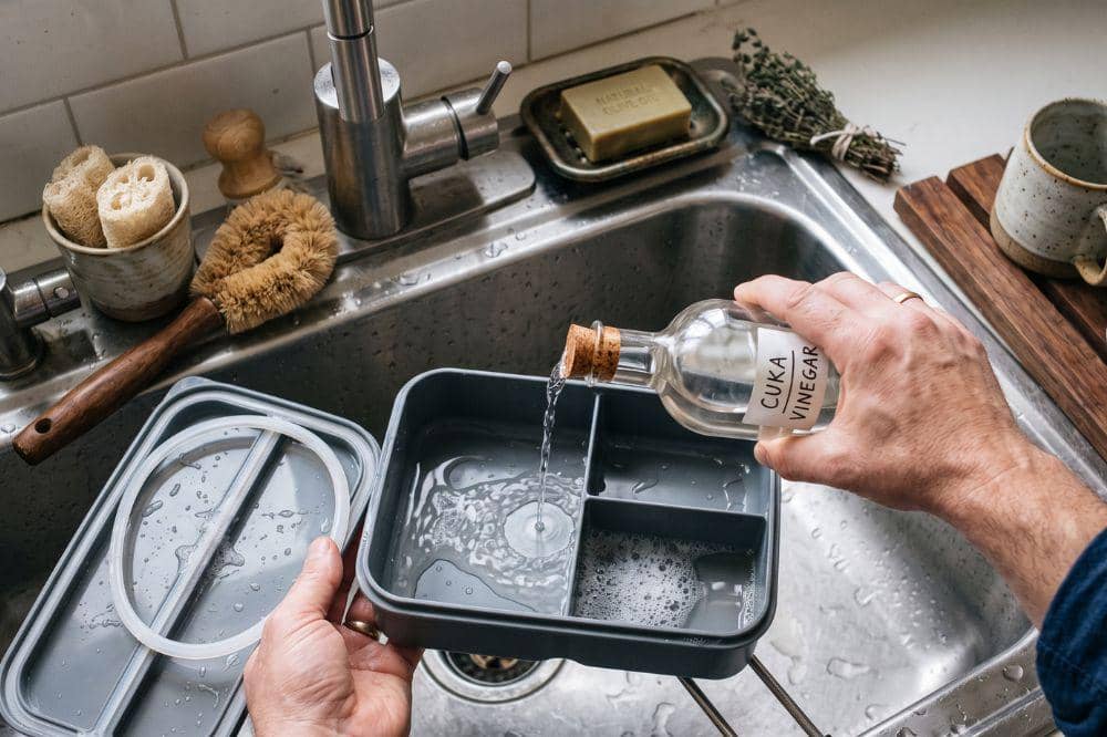 8 Cara Mencuci Kotak Bekal