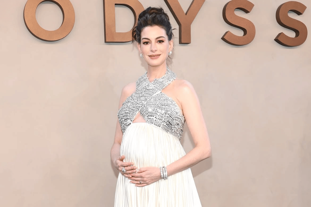 Anne Hathaway Sebut Kehamilan Ketiga sebagai Anugerah