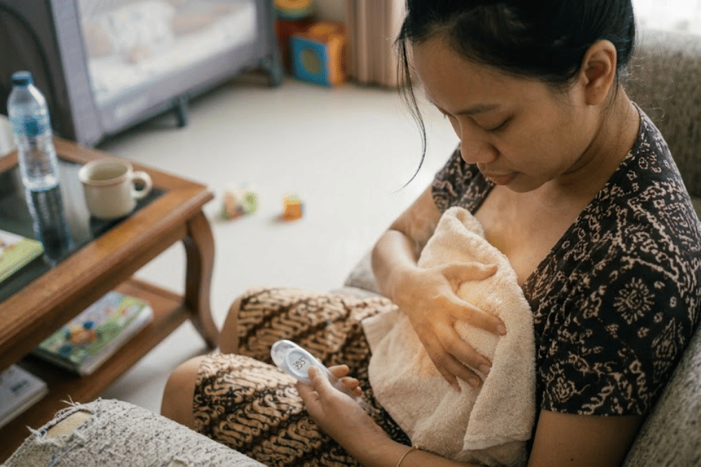 Manfaatkan suhu hangat untuk memperlancar aliran ASI