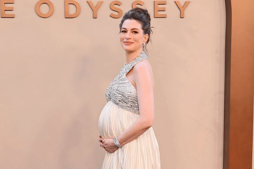 Anne Hathaway Juluki Calon Anak Ketiganya 'Buzzer-Beater', Ini Alasannya