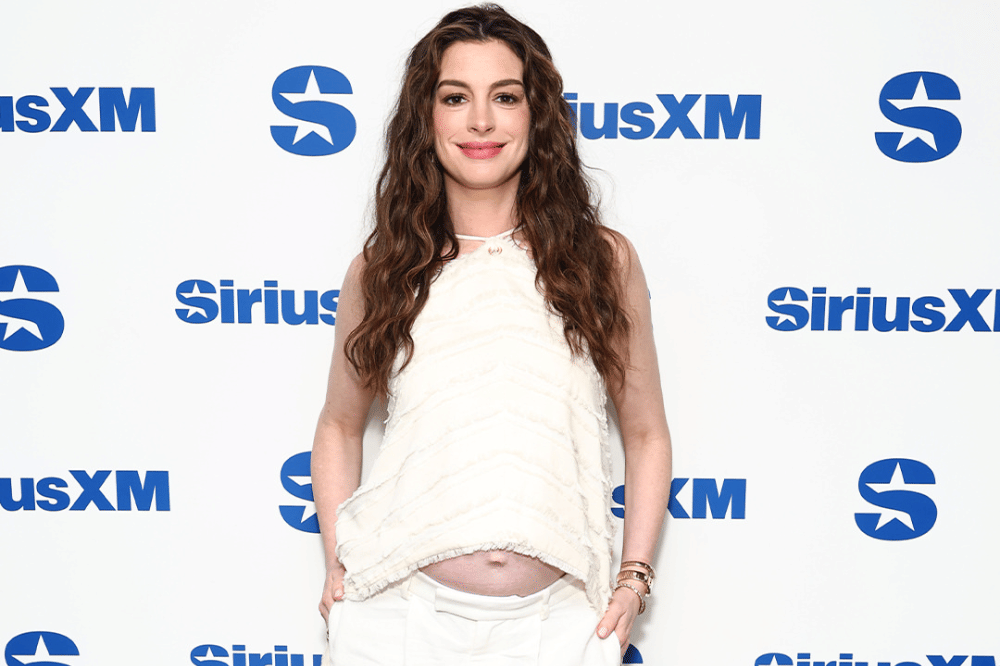 Lagi Hamil, Anne Hathaway Belum Tahu Kapan Syuting Princess Diaries 3