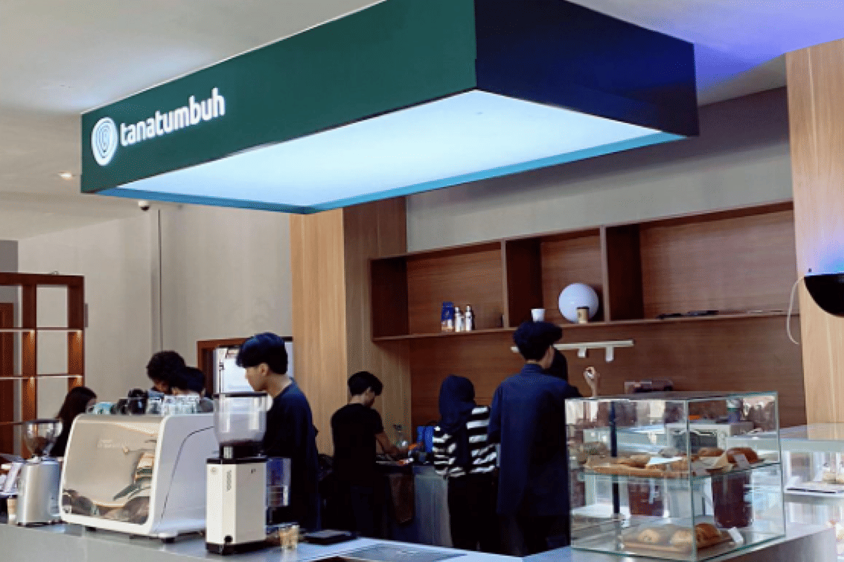 Tanatumbuh merupakan cafe dengan konsep homey