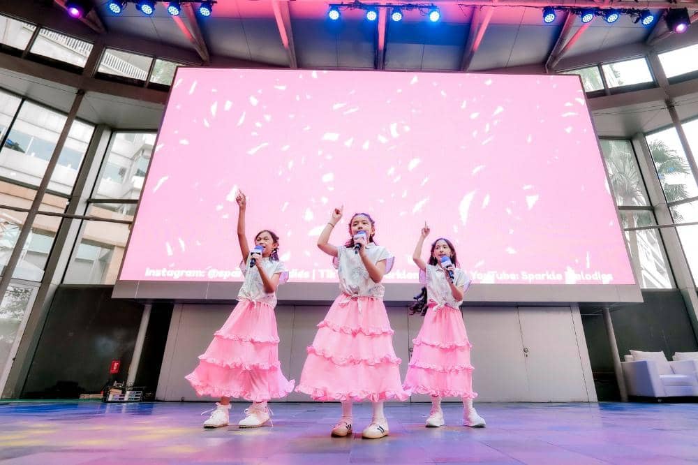Penampilan Sparkle yang penuh keceriaan di panggung Pesta Anak Bahagia 2026 bawakan lagu 'Sampai Kita Besar Nanti' 