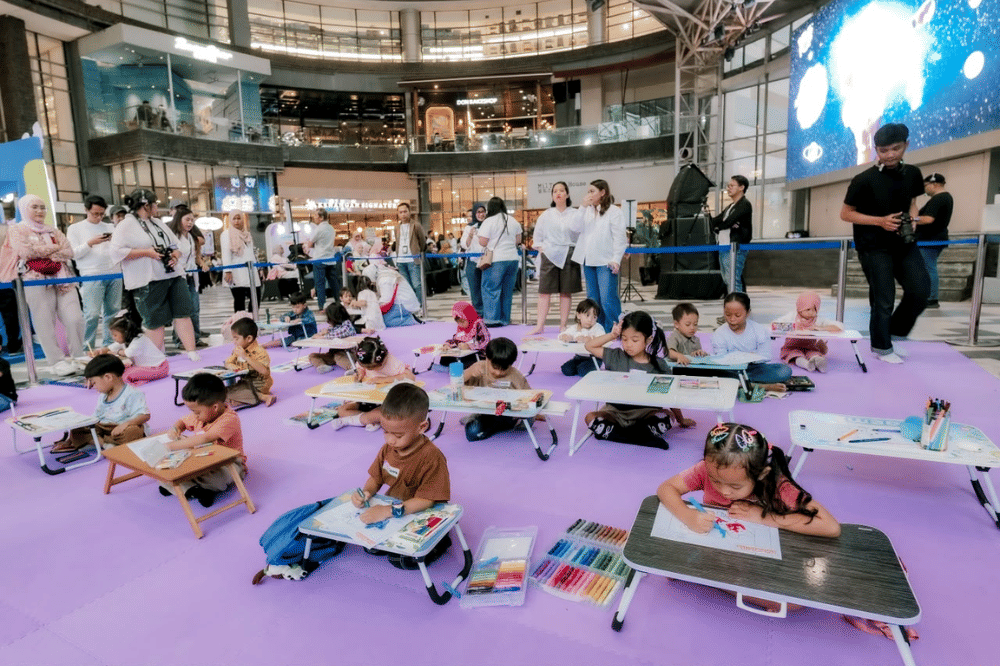 Aksi kreatif si Kecil di lomba mewarnai Corgiville