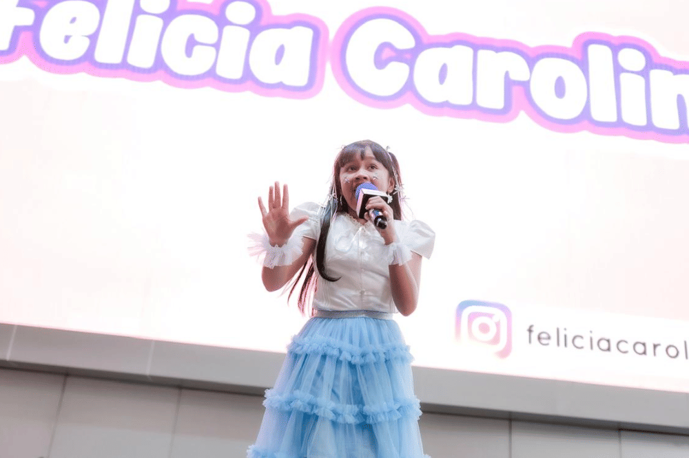 Felicia menyanyikan lagu 'Healing' di panggung Pesta Anak Bahagia by Popmama 2026