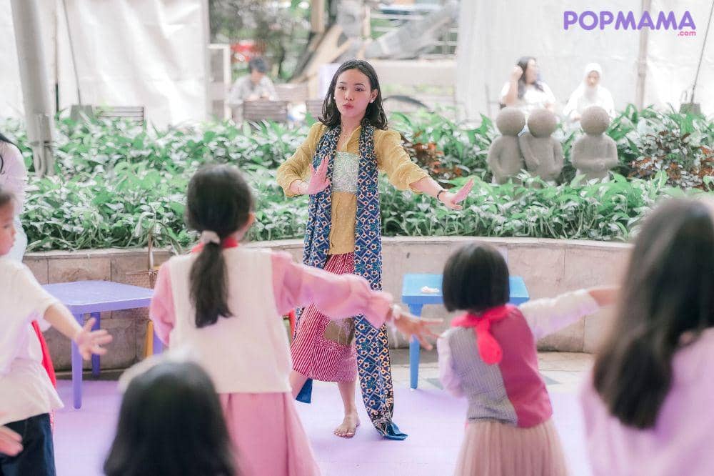  Little Cultural Dancers