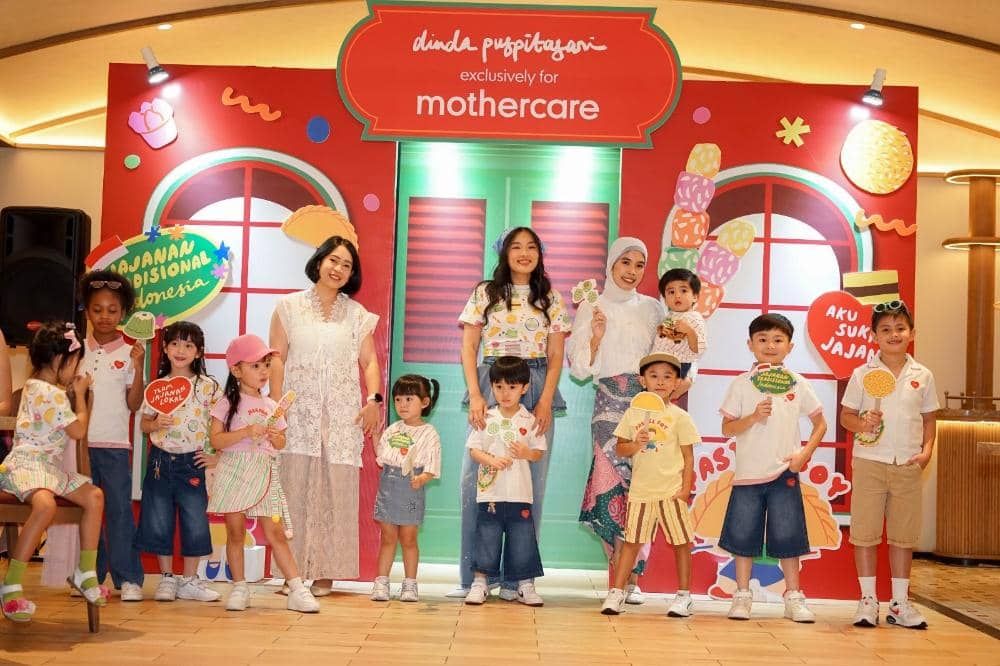 Fashion show koleksi baju dengan tema jajanan pasar saat peluncuran koleksi Dinda Puspitasari Exclusively for Mothercare