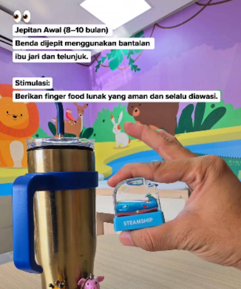Mulai belajar menjepit makanan (crude pincer grasp) usia 8–10 bulan