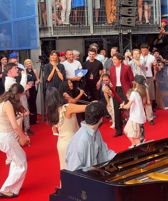 Tom Holland dan Zendaya takjub dengan penampilan para musisi cilik