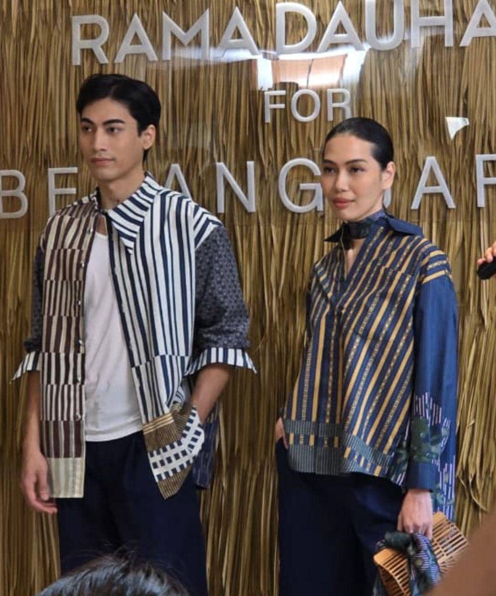 Romansa Sastra ‘Hujan Bulan Juni’ Jadi Tren Fashion yang Sarat Makna (2).jpg