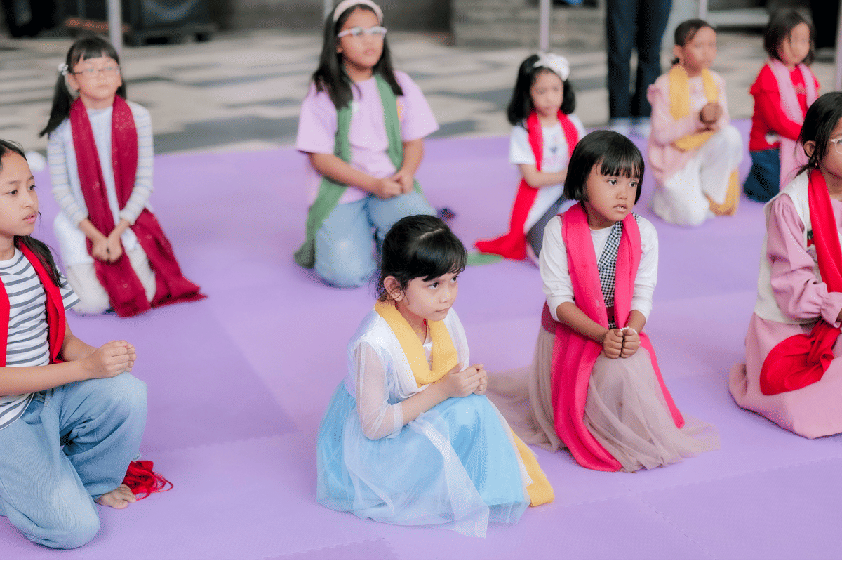Kemampuan bersosialisasi anak dapat terlatih karena menari