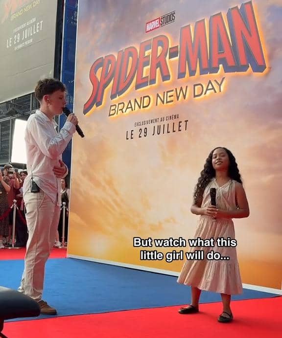 Hadir dua penyanyi cilik menyanyikan lagu Titanium 