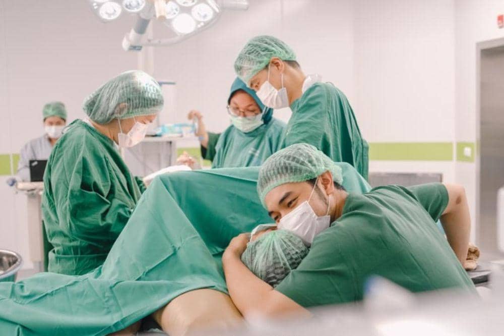 Fiki Naki Dikaruniai Anak Pertama, Resmi Jadi Papa di Usia 26 Tahun