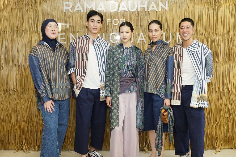 Romansa Sastra ‘Hujan Bulan Juni’ Jadi Tren Fashion yang Sarat Makna.jpg