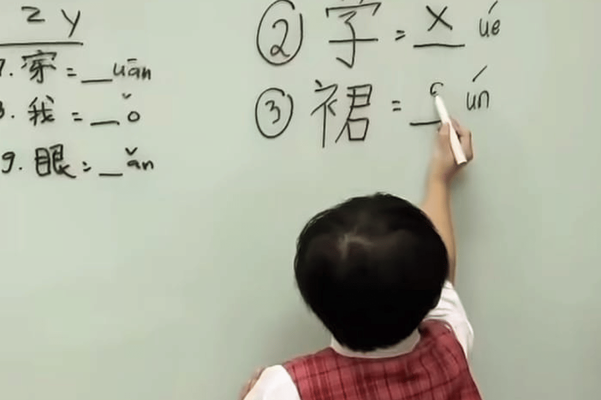 Les mandarin juga merupakan salah satu kelas yang diikuti oleh Clayton