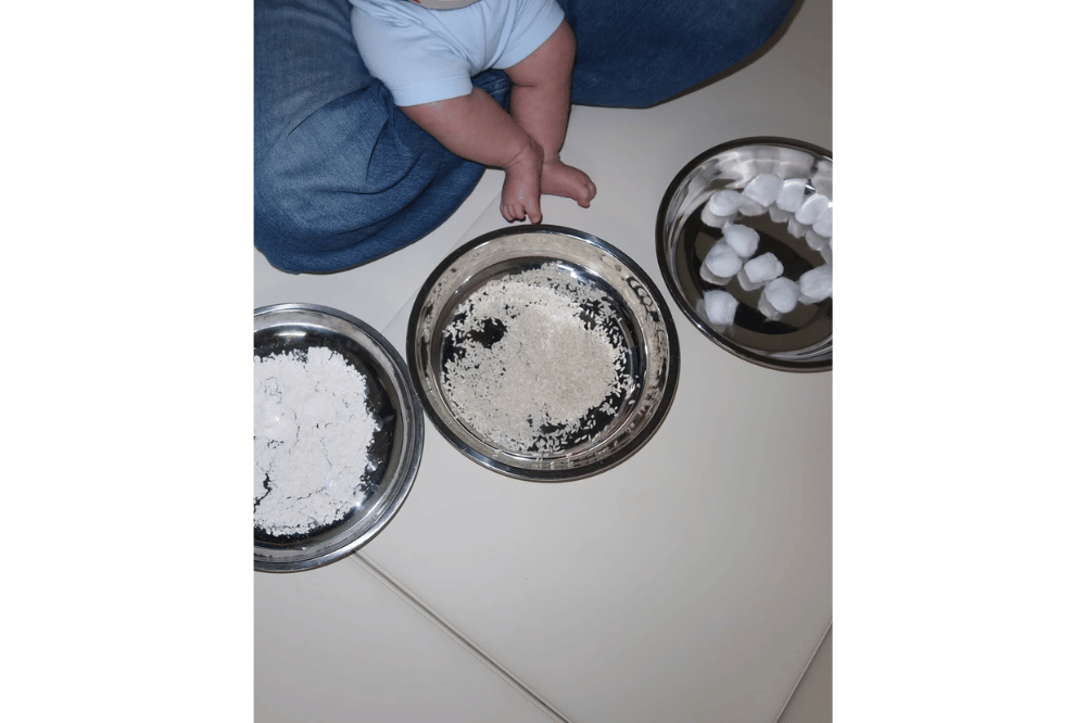 Momen Jasthr anak Juan dan Evelyn Chrestella bermain sensory play