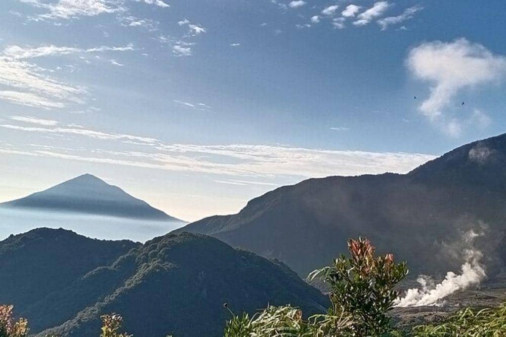 7 Wisata Alam Garut yang Hits, Cocok untuk Healing Bareng Keluarga