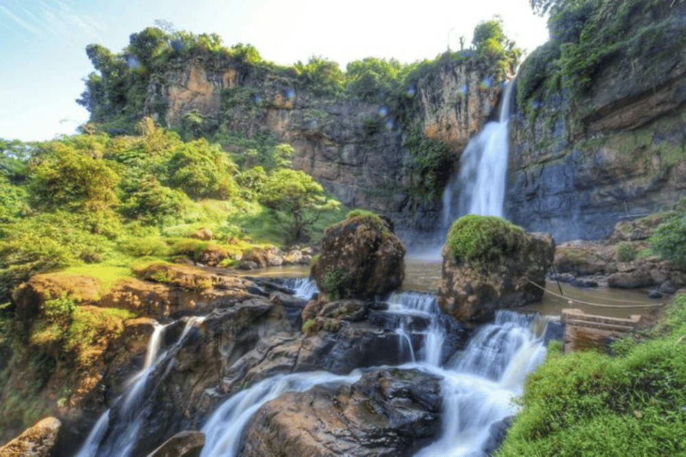 6 Wisata Alam Jawa Barat yang Wajib Dikunjungi