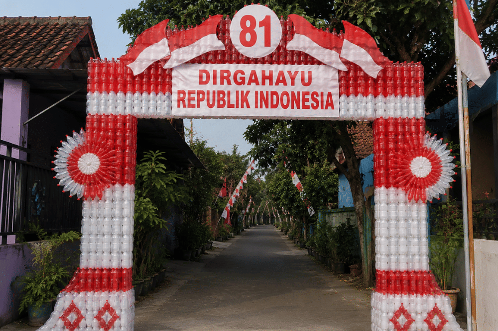 Desain Gapura 17 Agustus 2026 dari Barang Bekas