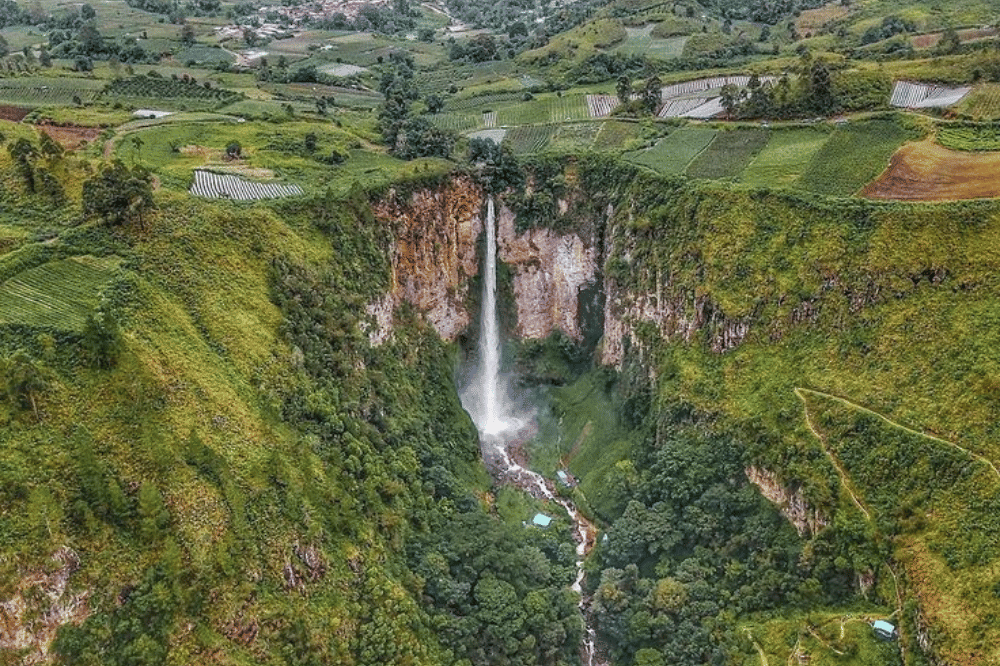 7 Wisata Alam Indonesia yang Tak Banyak Dikenal