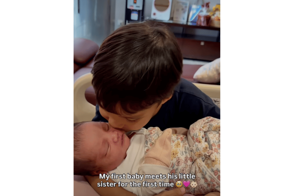 Foto kedekatan Zealuna dengan kakaknya, anak Erica Putri