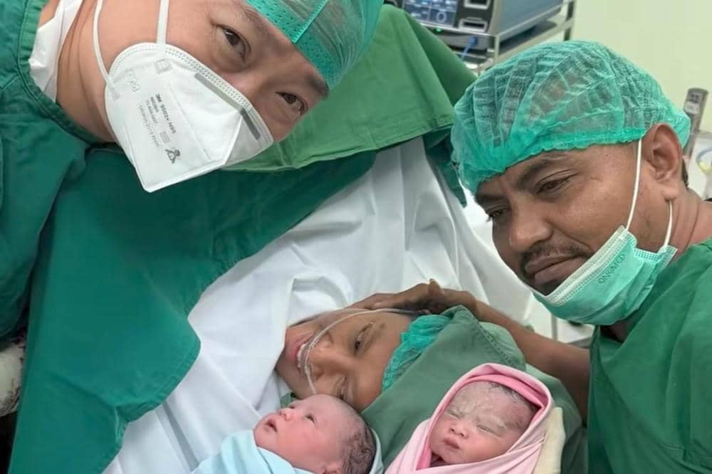 Menanti 22 Tahun dengan IVF, Pasangan Ini Dikaruniai Anak Kembar