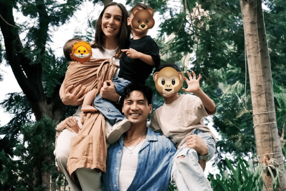 16 Tahun Bersama, Yoshi Sudarso dan Sarah Garcia Punya Pose Andalan