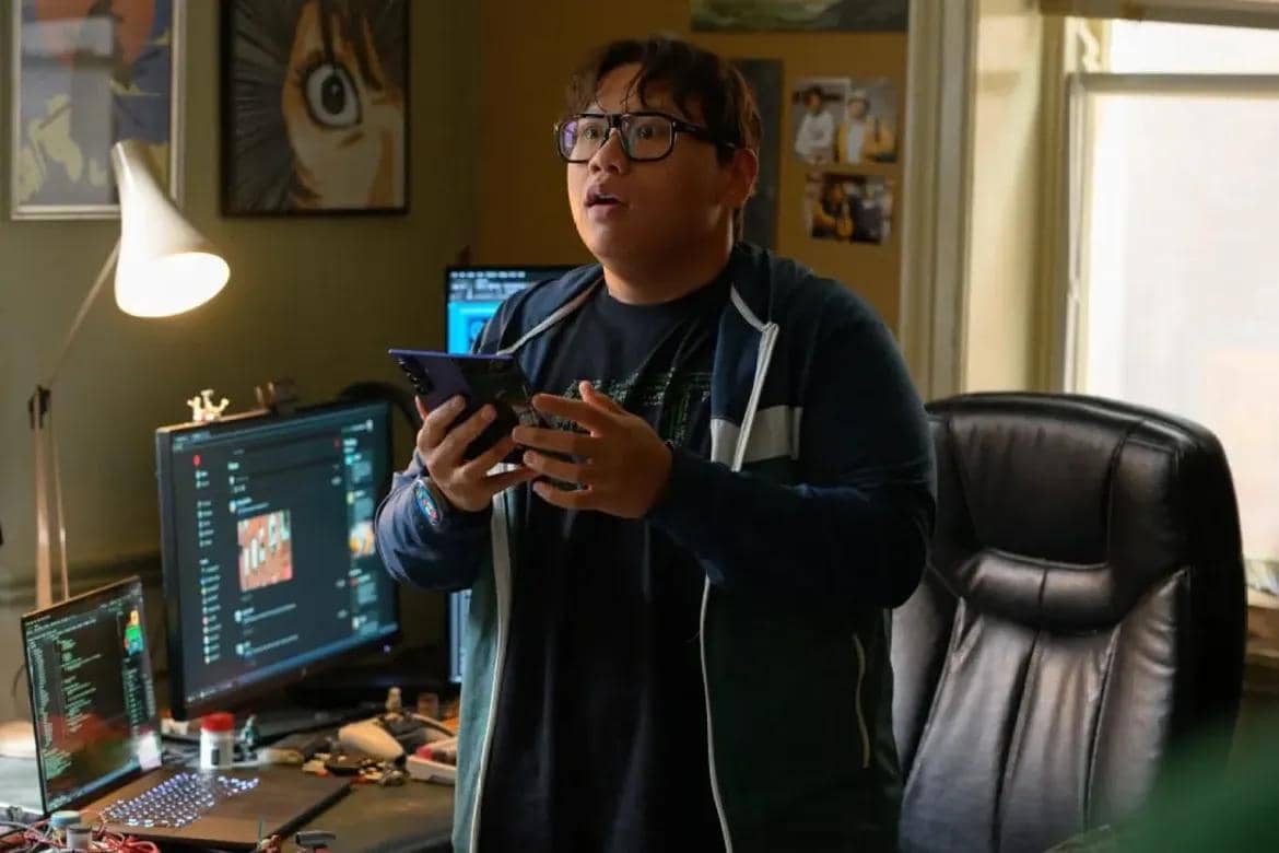 Jacob Batalon, Liza Colón-Zayas, dan Tramell Tillman dibayar hingga Rp36 miliar