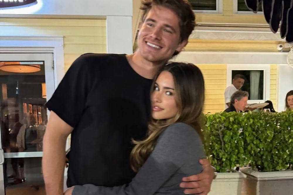 Maddison Beer terima lamaran Justin Herbert 1