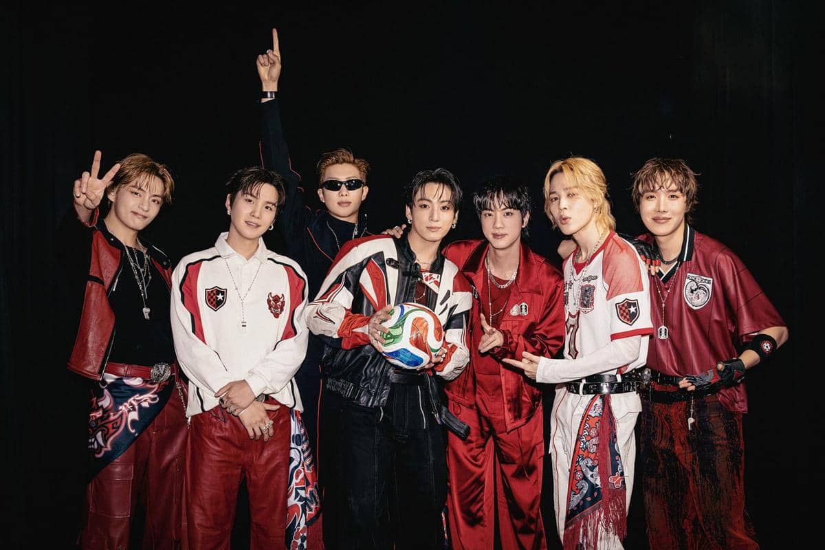 BTS dalam unggahan yang dibagikan melalui akun Instagram resmi bts.bighitofficial, sebagaimana tercantum pada keterangan.