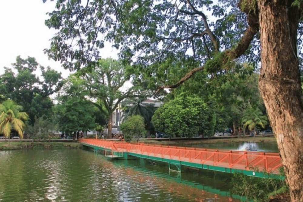 Taman kambang iwak besak