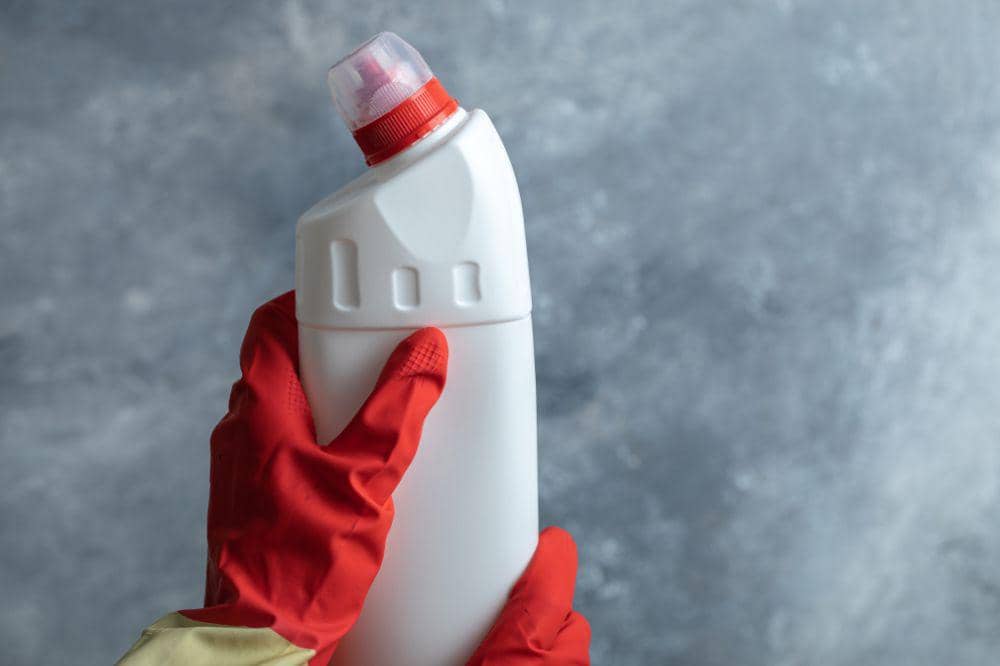 7 Cara Menghilangkan Noda Jamur di Dinding