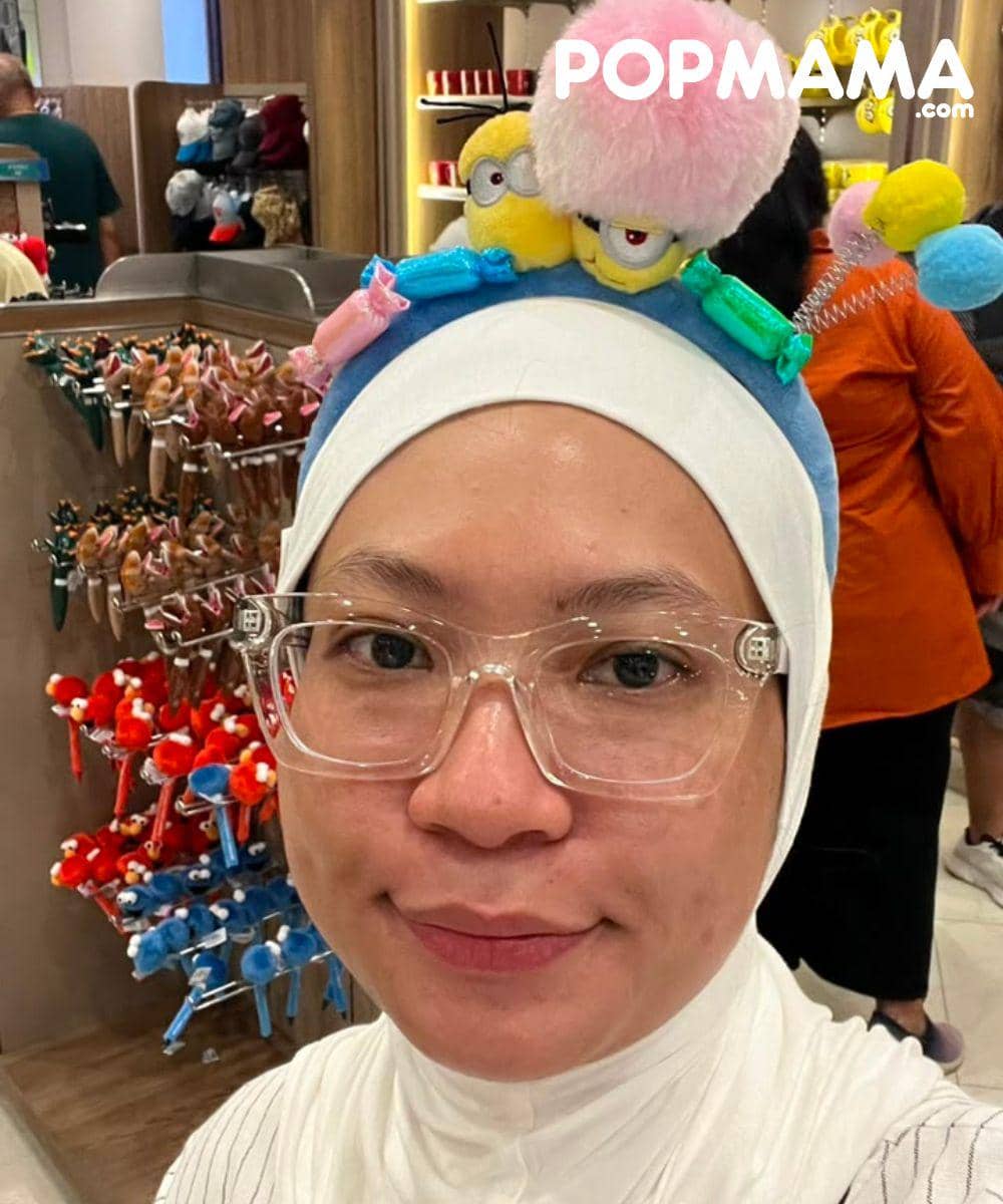 Berburu souvenir eksklusif sebelum pulang