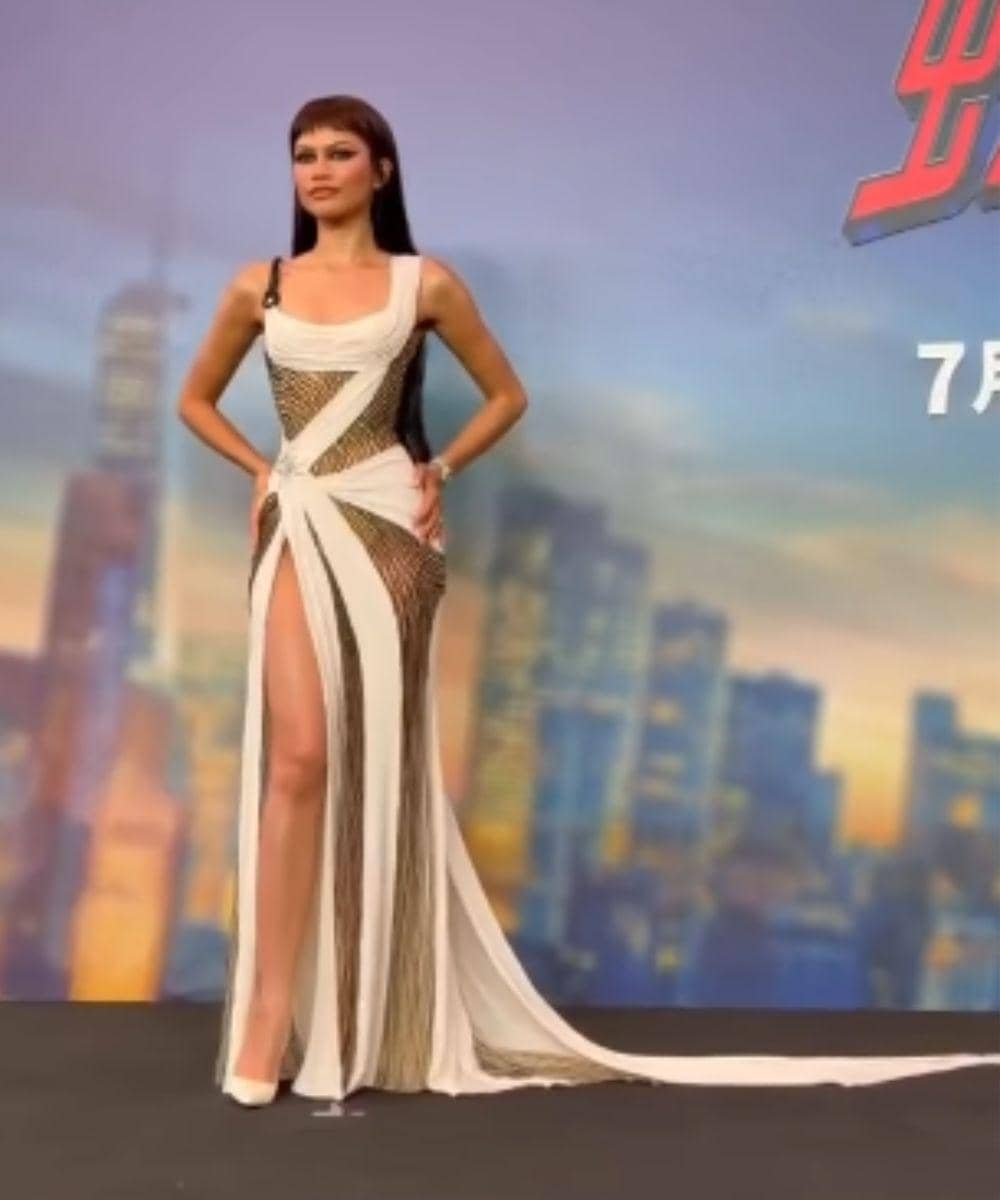 gaya ikonik zendaya red carpet spider-man brand new day