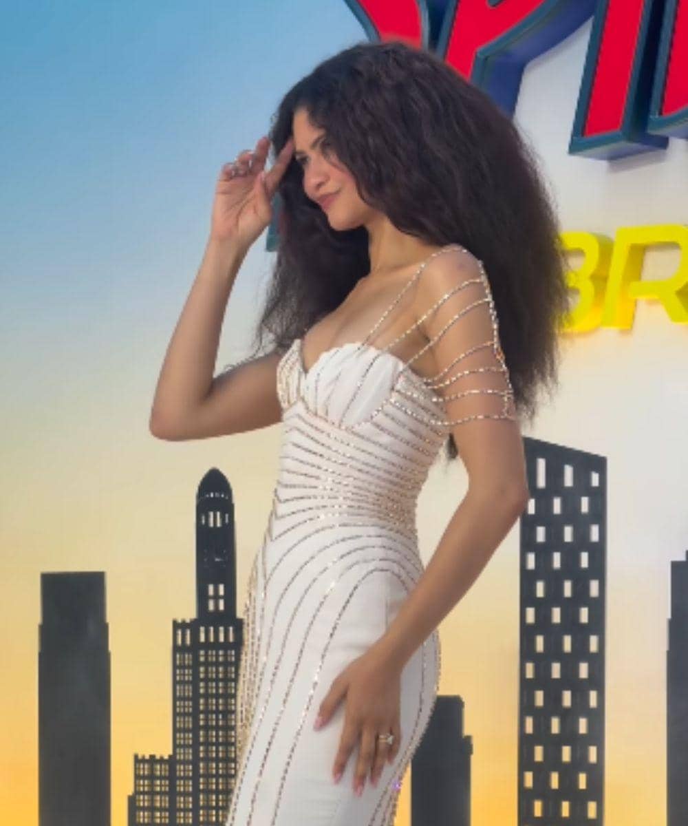 Zendaya tampil anggun dalam gaun couture Tamara Ralph
