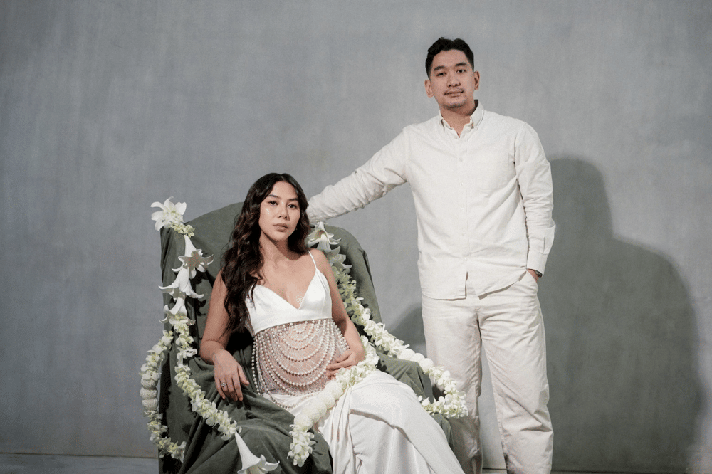 5 Foto Maternity Adinda Thomas Jelang Melahirkan, Nuansa Putih Elegan