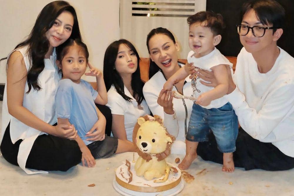 Andrew Anak Erika Carlina Rayakan Ultah Bareng Fuji, Seru Banget
