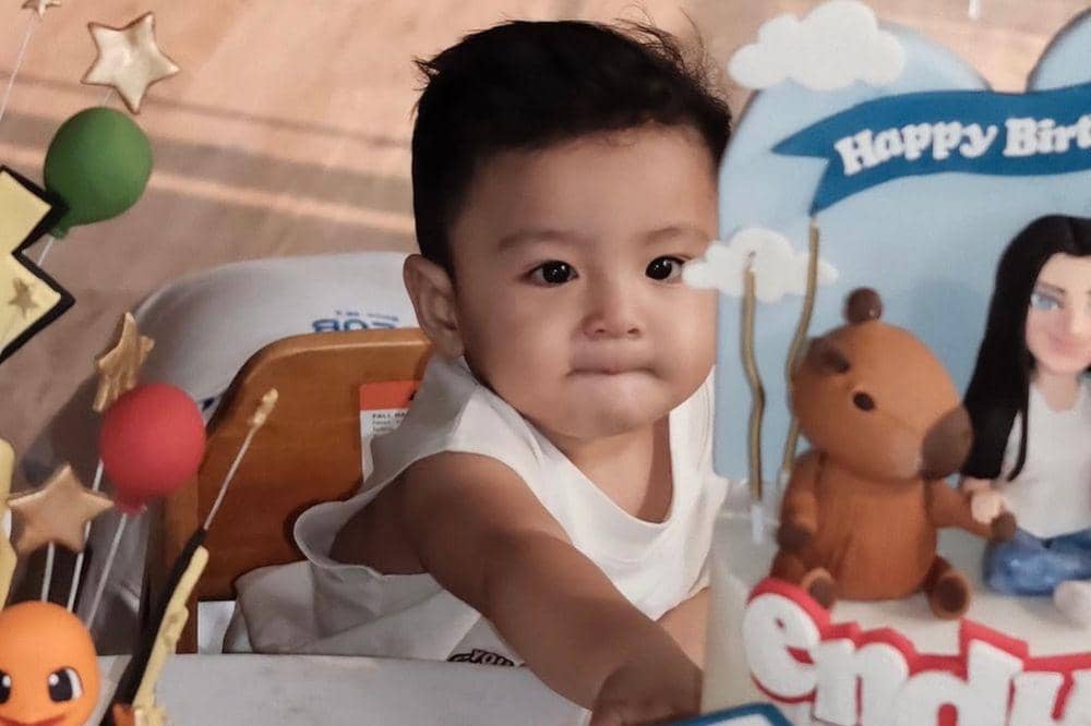 Foto Andrew rayakan ulang tahun 1